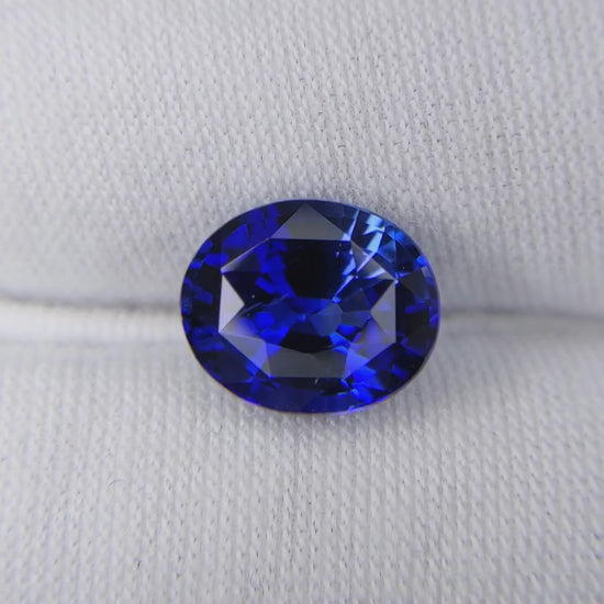 4.52 Carat Oval Cut Heat Royal Blue Sapphire Loose Gemstone Video 1