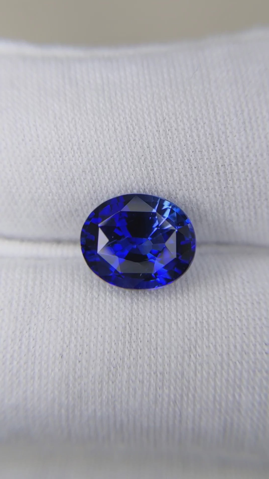 4.52 Carat Oval Cut Heat Royal Blue Sapphire Loose Gemstone Video 1