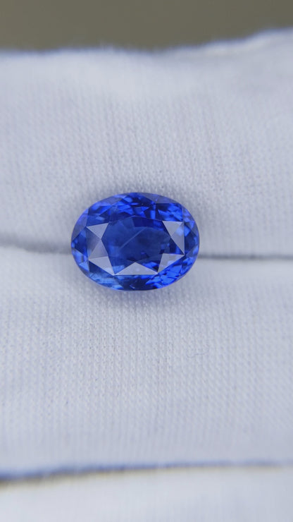 5.28 Carat Oval Cut No Heat Medium Blue Sapphire Loose Gemstone GIA Certified Video 2