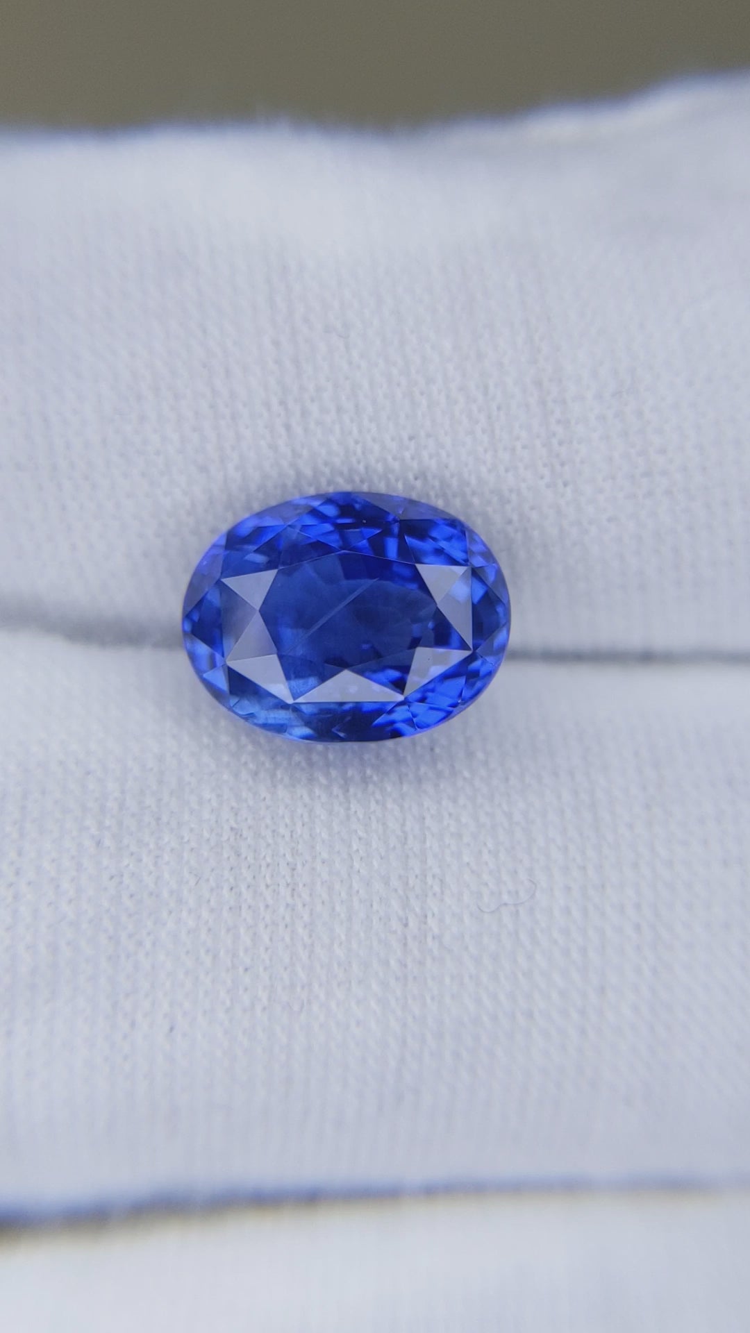 5.28 Carat Oval Cut No Heat Medium Blue Sapphire Loose Gemstone GIA Certified Video 2