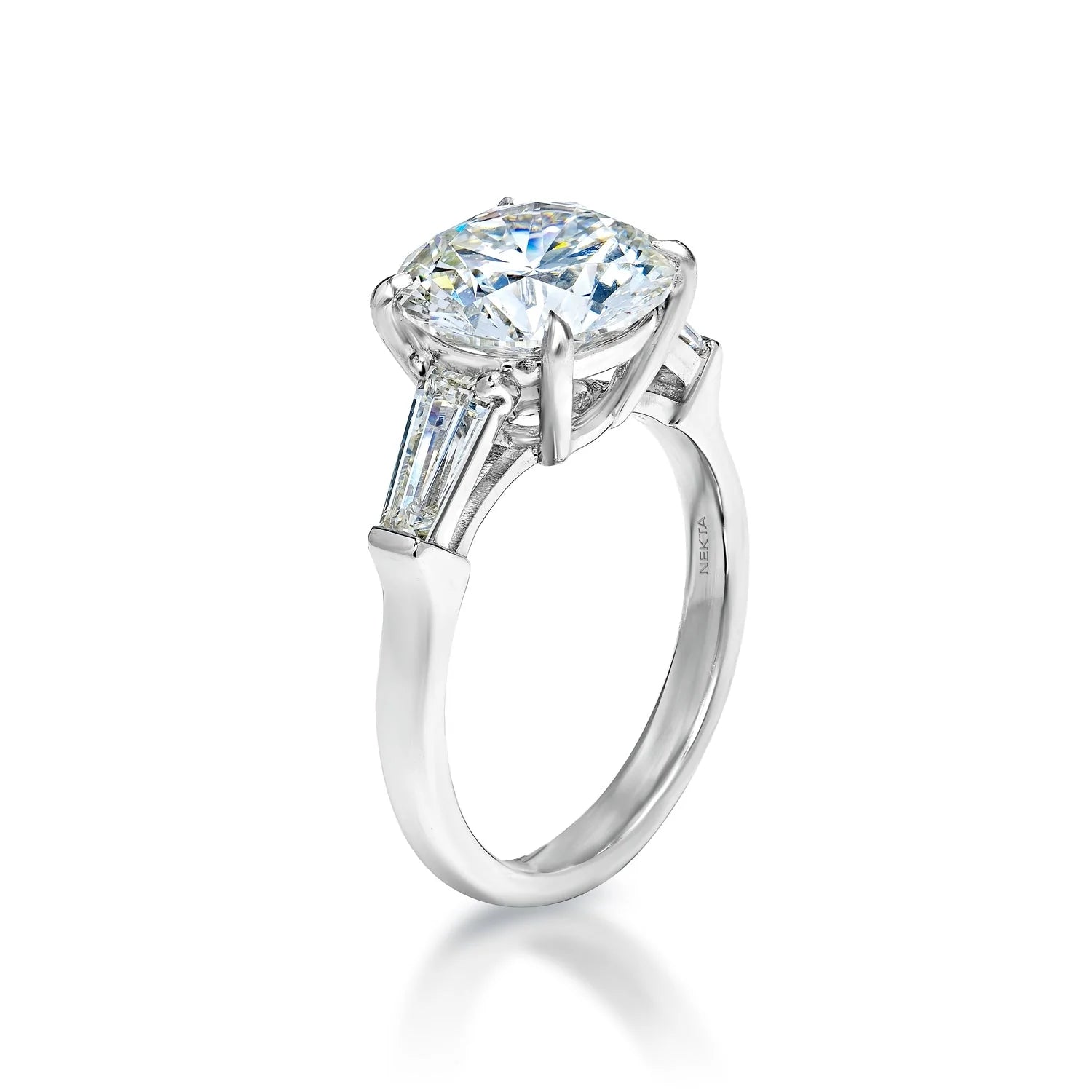 Lux Carat G VS1 Round Brilliant Lab Grown Diamond Engagement Ring in Platinum