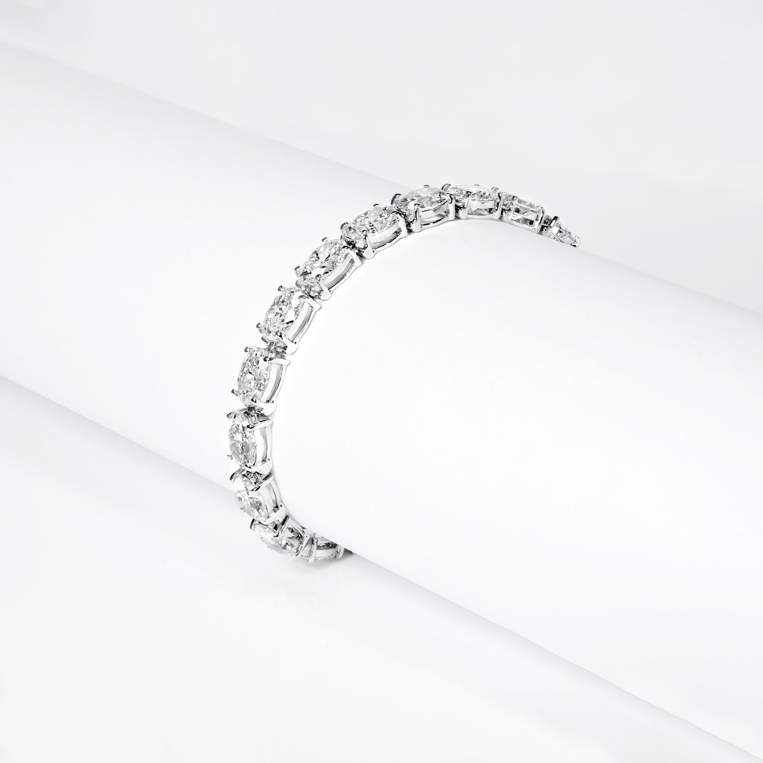 Lewana 21 Carat Oval Cut Lab Grown Single Row Diamond Tennis Bracelet in 14k White Gold