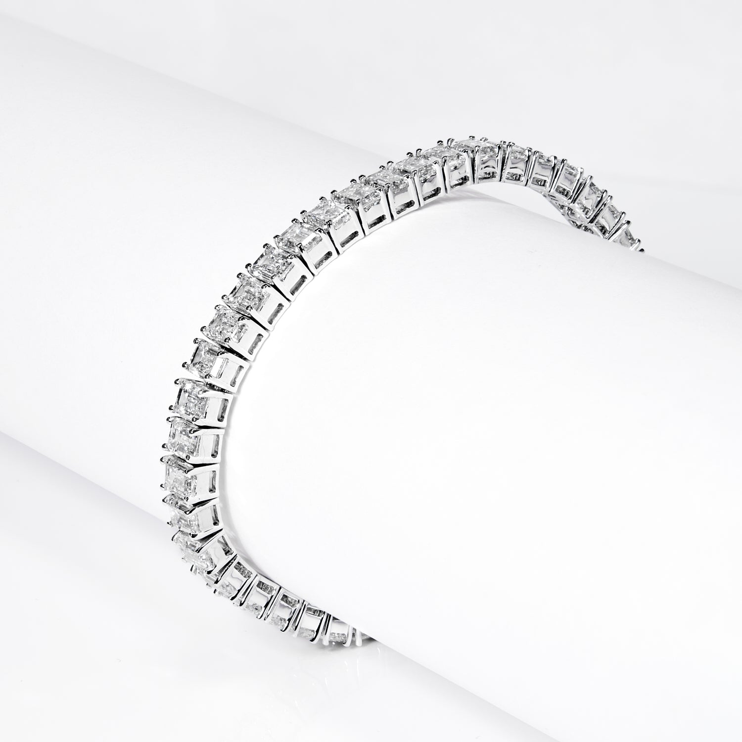 Litisha 23 Carat Emerald Cut Lab-Grown Single Row Diamond Tennis Bracelet in 14k White Gold